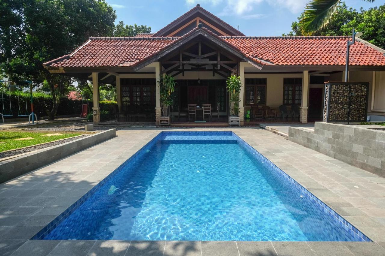 Sareh Villa By The Lavana Semarang Kültér fotó