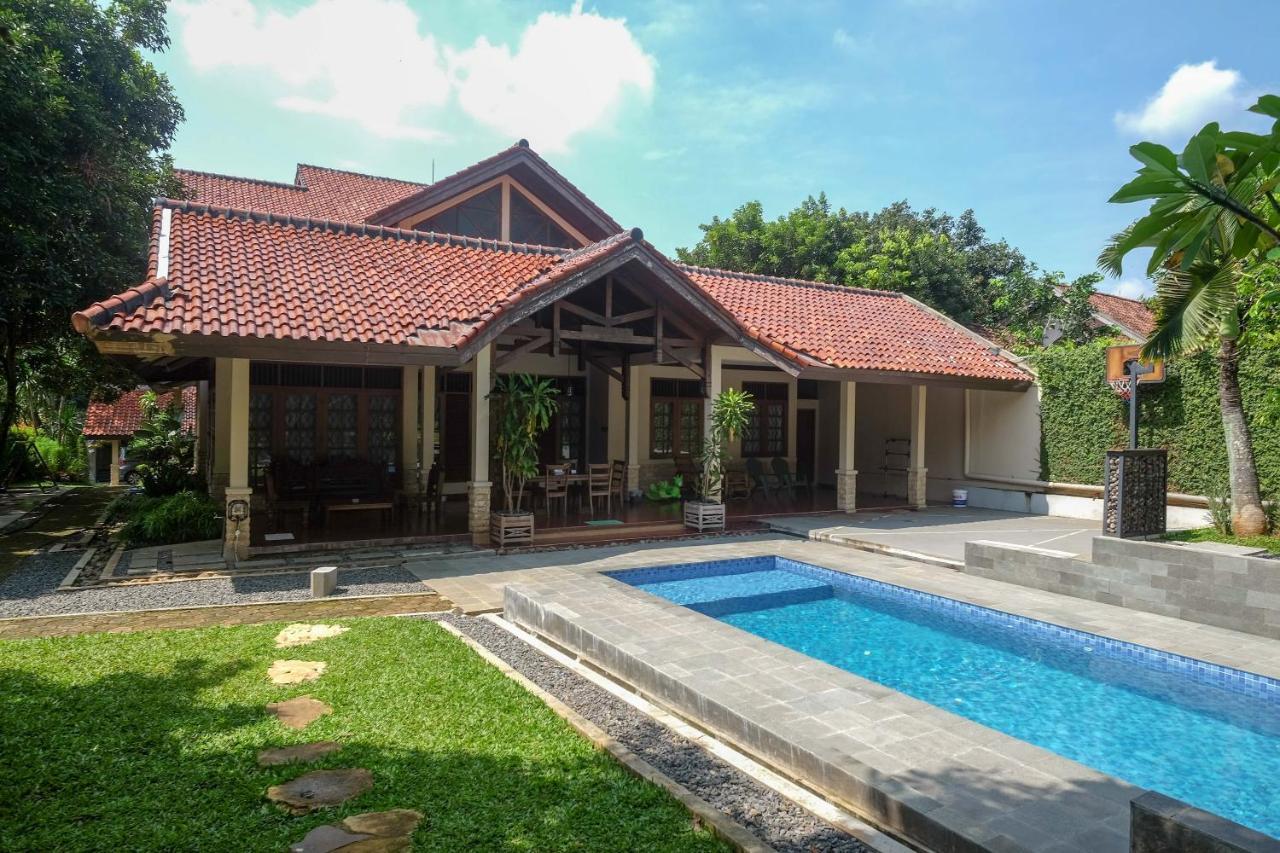 Sareh Villa By The Lavana Semarang Kültér fotó