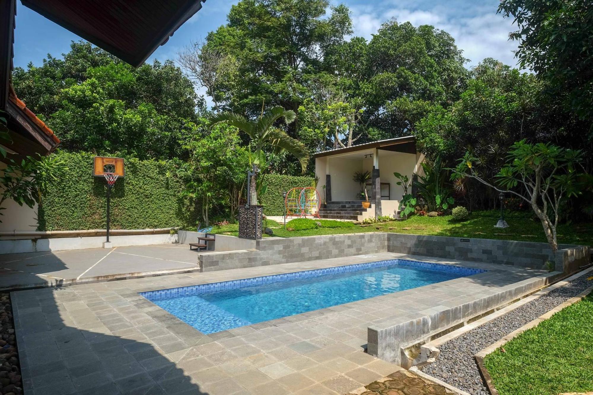 Sareh Villa By The Lavana Semarang Kültér fotó