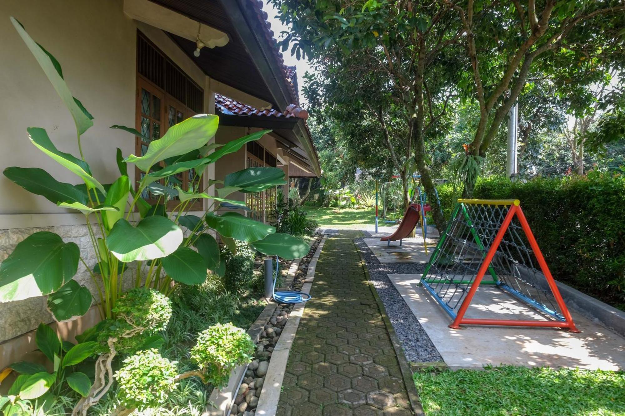 Sareh Villa By The Lavana Semarang Kültér fotó